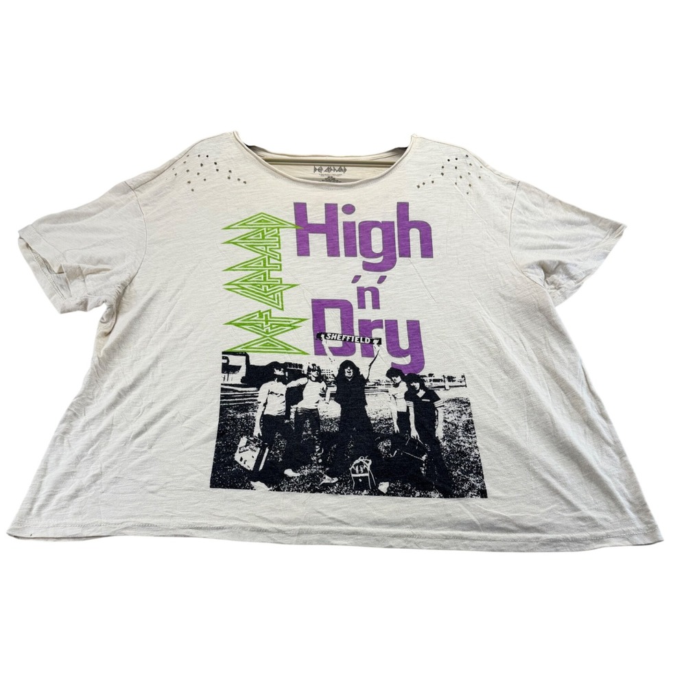 Def Leppard T-Shirt Womens M Cream High n Dry Graphic Studded Boxy Rock Band Tee